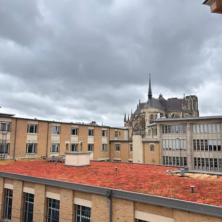 2la Gabelle T1 Elegant Proche Cathedrale Et Centre Reims